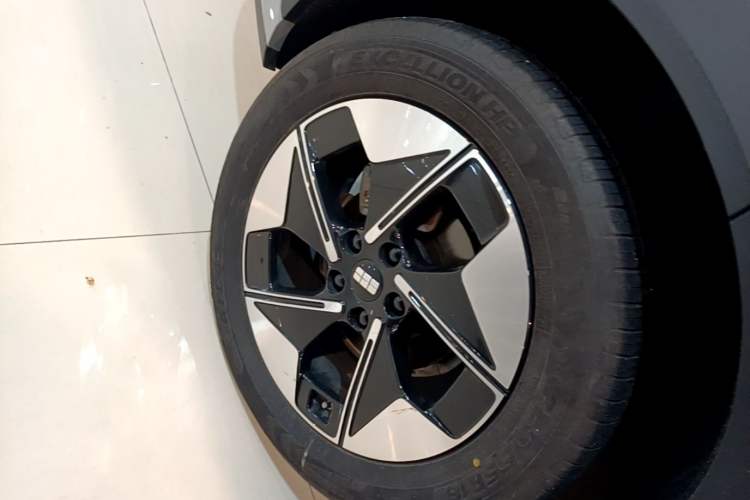 Used Geely Galaxy E5 2024 530 km Exploration+ Version Right Rear Wheel Hub