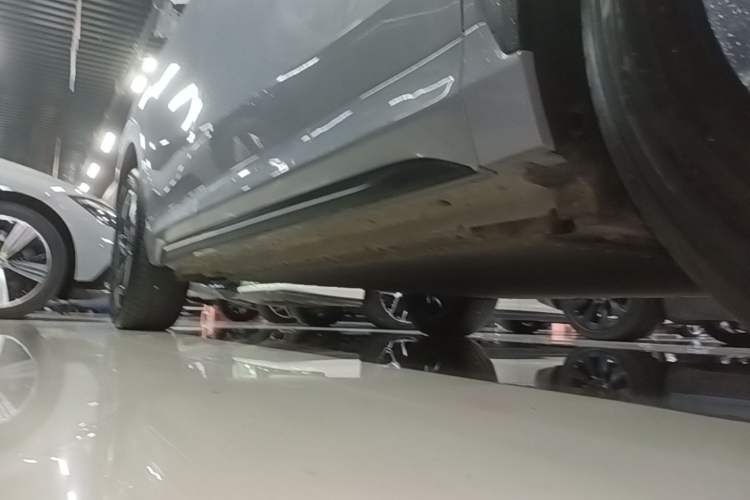 Used Geely Galaxy E5 2024 440km Launch Edition Right Side Sill