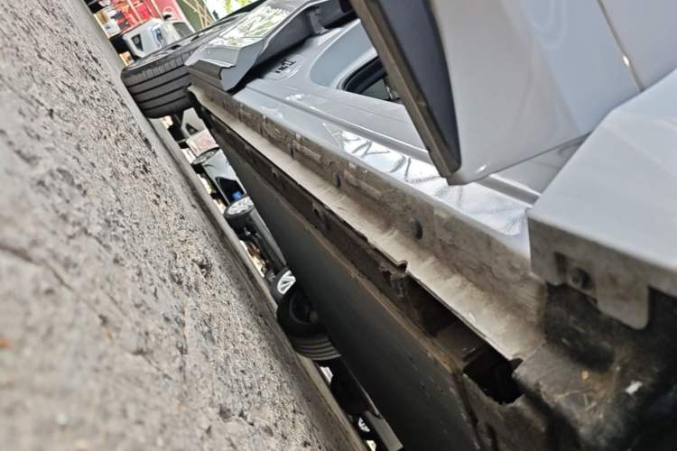 Used Geely Galaxy E5 2024 440km Exploration Version Right Side Sill
