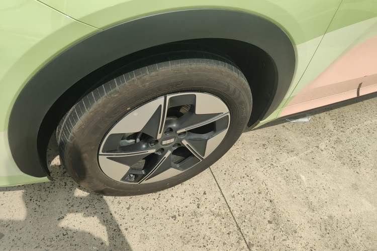 Used Geely Galaxy E5 2024 530 km Exploration+ Version Left Front Wheel Hub