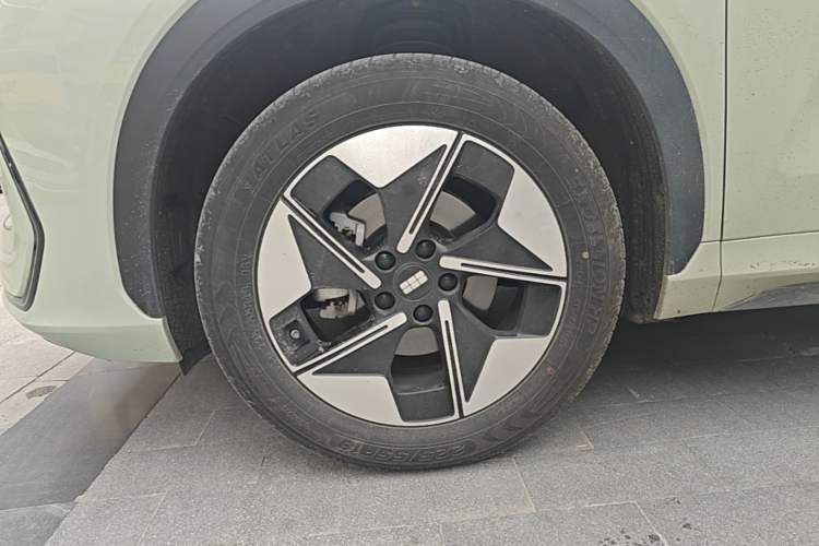 Used Geely Galaxy E5 2024 440km Exploration Version Left Front Wheel Hub