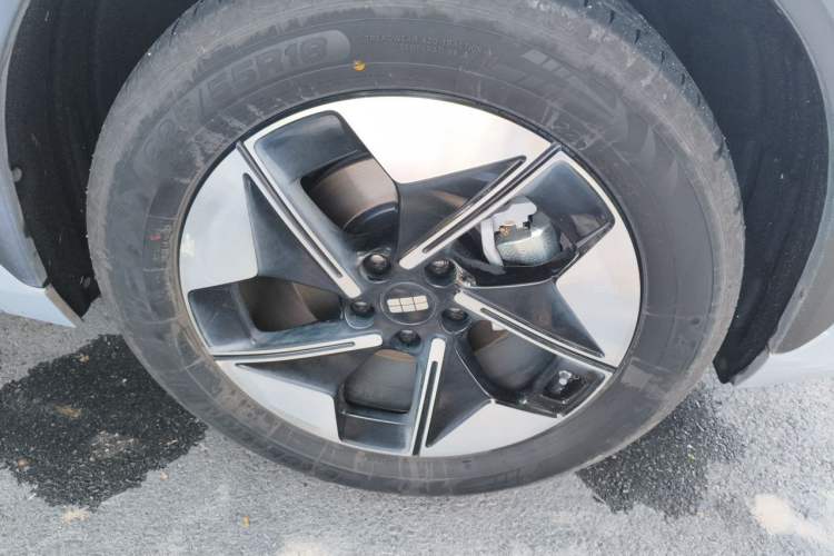 Used Geely Galaxy E5 2024 440km Exploration Version Right Front Wheel Hub