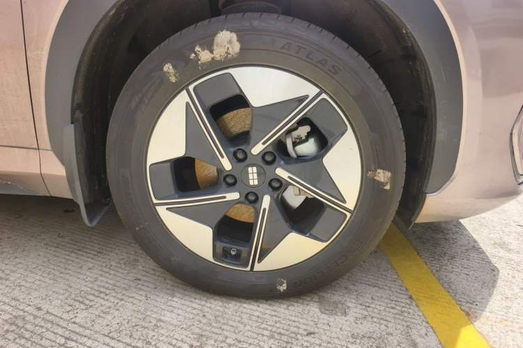 Used Geely Galaxy E5 2024 440km Exploration Version Right Front Wheel Hub