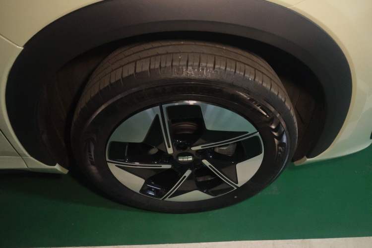 Used Geely Galaxy E5 2024 530 km Exploration+ Version Right Front Wheel Hub