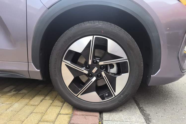 Used Geely Galaxy E5 2024 440km Exploration Version Right Front Wheel Hub