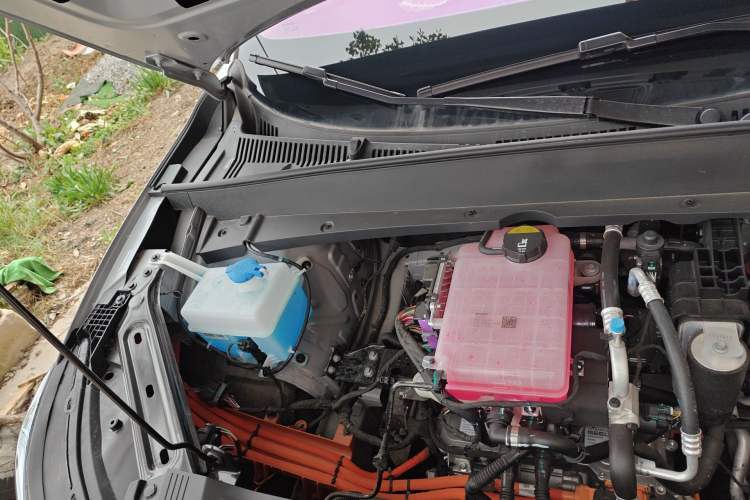 Used Geely Galaxy E5 2024 530km Long-Range Version Engine Bay Right