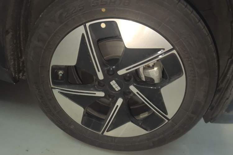 Used Geely Galaxy E5 2024 440km Exploration Version Exterior 4