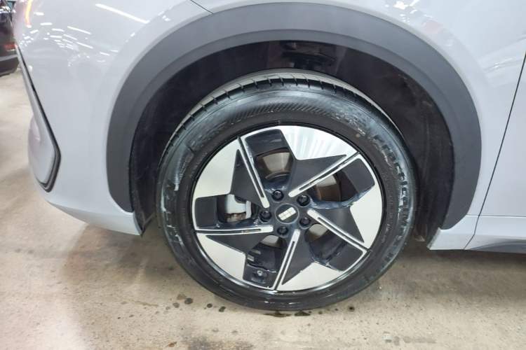 Used Geely Galaxy E5 2024 530 km Exploration+ Version Left Front Wheel Hub