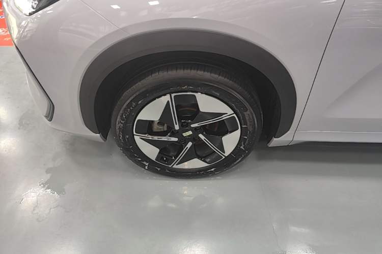 Used Geely Galaxy E5 2024 530km Long-Range Version Left Front Wheel Hub