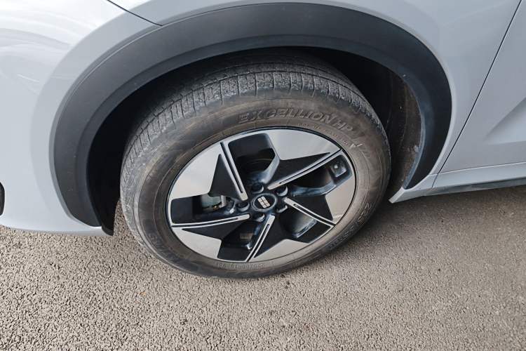 Used Geely Galaxy E5 2024 530km Long-Range Version Left Front Wheel Hub
