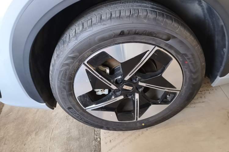 Used Geely Galaxy E5 2024 530km Long-Range Version Left Front Wheel Hub