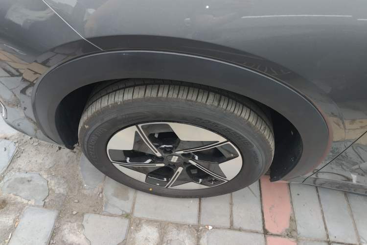 Used Geely Galaxy E5 2024 530 km Exploration+ Version Left Front Wheel Hub