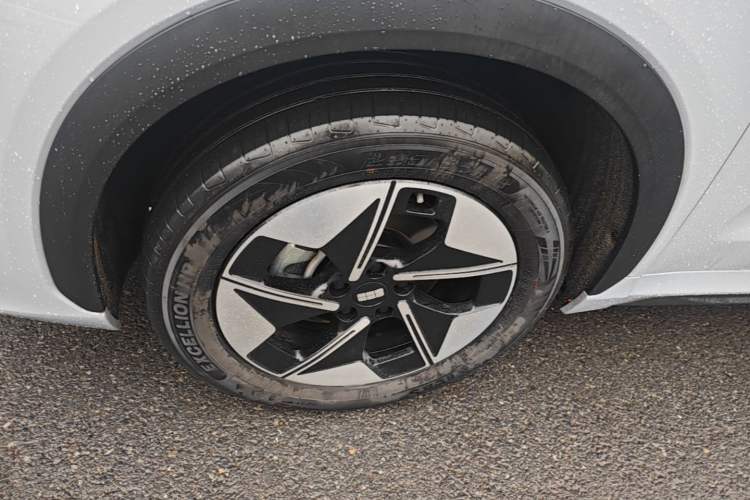 Used Geely Galaxy E5 2024 440km Exploration Version Left Front Wheel Hub