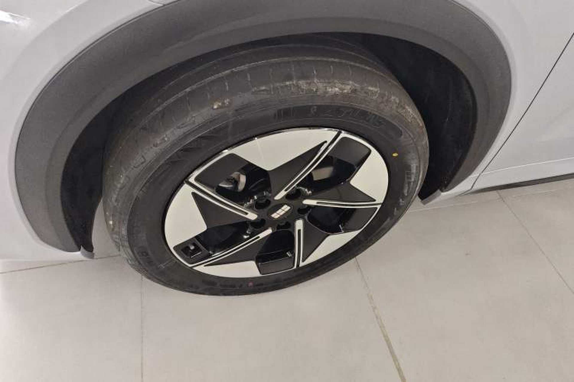 Used Geely Galaxy E5 2024 530 km Exploration+ Version Left Front Wheel Hub