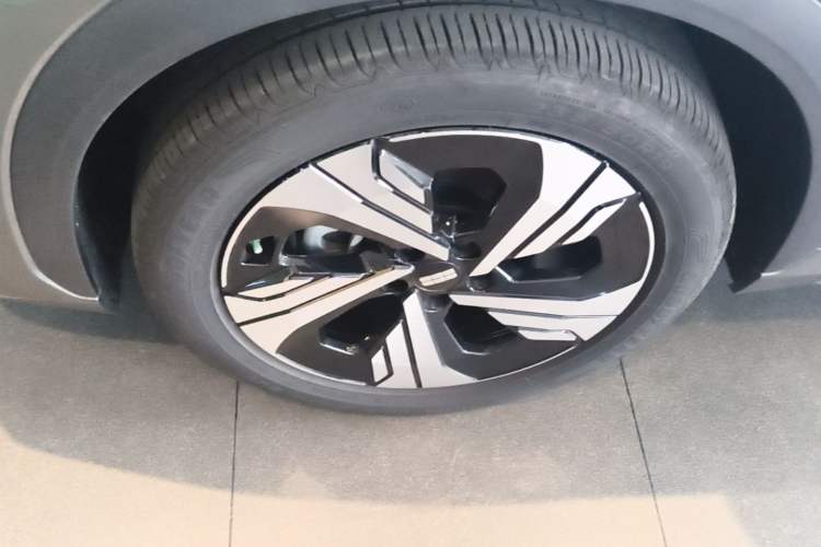 Used Geely Galaxy E5 2024 530km Starship Edition Left Front Wheel Hub