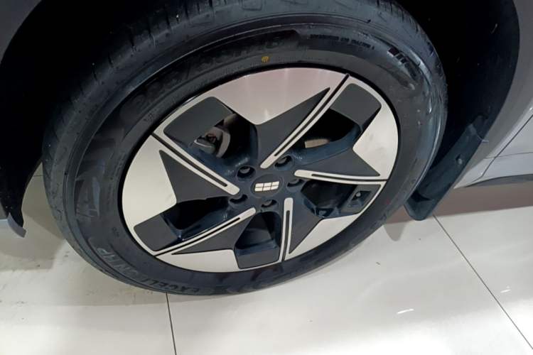 Used Geely Galaxy E5 2024 440km Launch Edition Left Front Wheel Hub