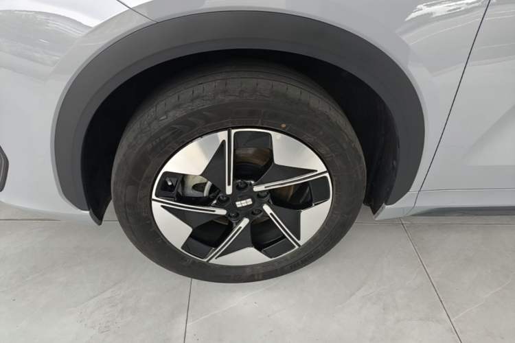 Used Geely Galaxy E5 2024 530 km Exploration+ Version Left Front Wheel Hub