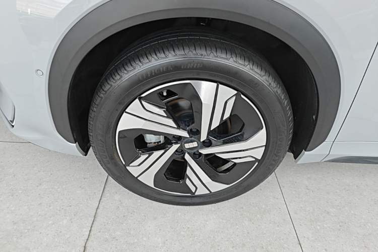 Used Geely Galaxy E5 2024 530km Starship Edition Left Front Wheel Hub