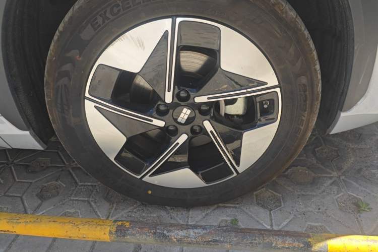 Used Geely Galaxy E5 2024 440km Exploration Version Right Front Wheel Hub