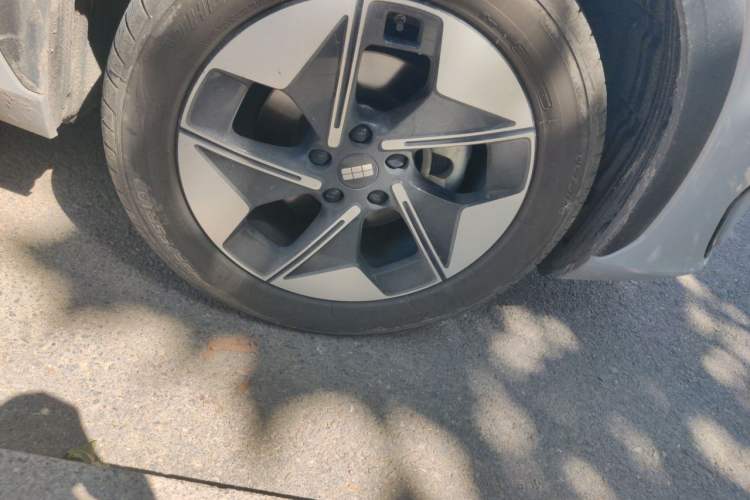 Used Geely Galaxy E5 2024 530 km Exploration+ Version Right Front Wheel Hub