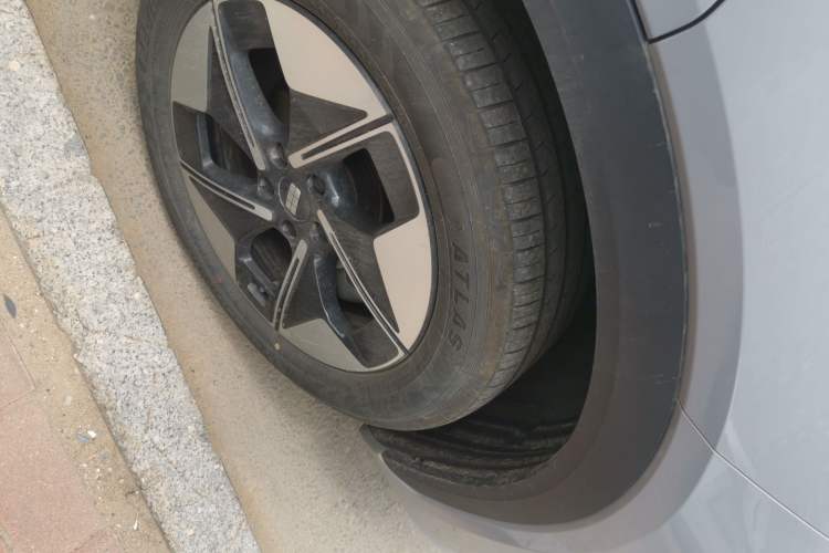 Used Geely Galaxy E5 2024 530km Long-Range Version Right Front Wheel Hub