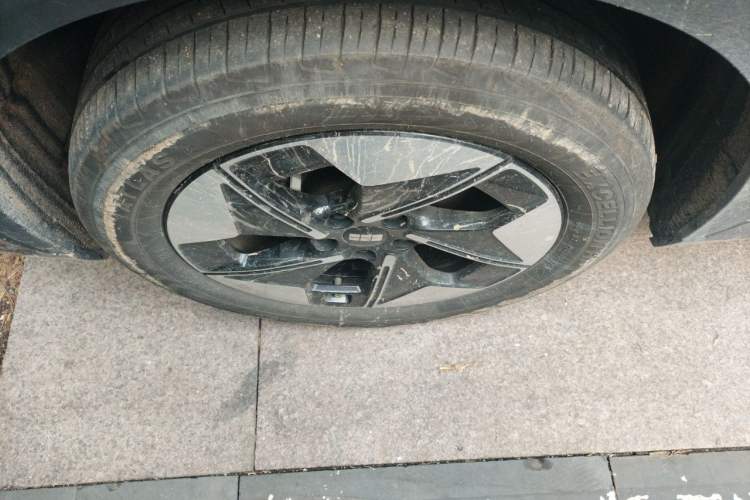 Used Geely Galaxy E5 2024 530 km Exploration+ Version Right Front Wheel Hub