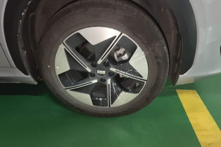 Used Geely Galaxy E5 2024 440km Exploration Version Right Front Wheel Hub