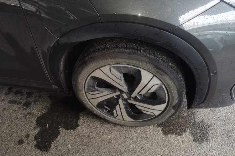 Used Geely Galaxy E5 2024 530km Starship Edition Right Front Wheel Hub