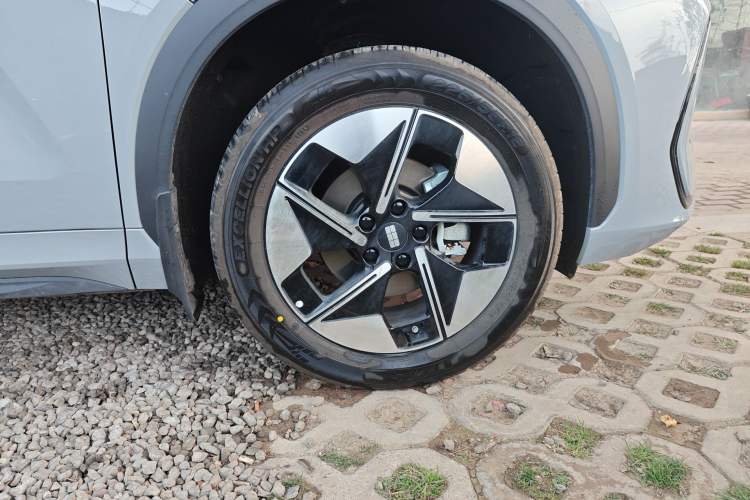 Used Geely Galaxy E5 2024 530km Long-Range Version Right Front Wheel Hub