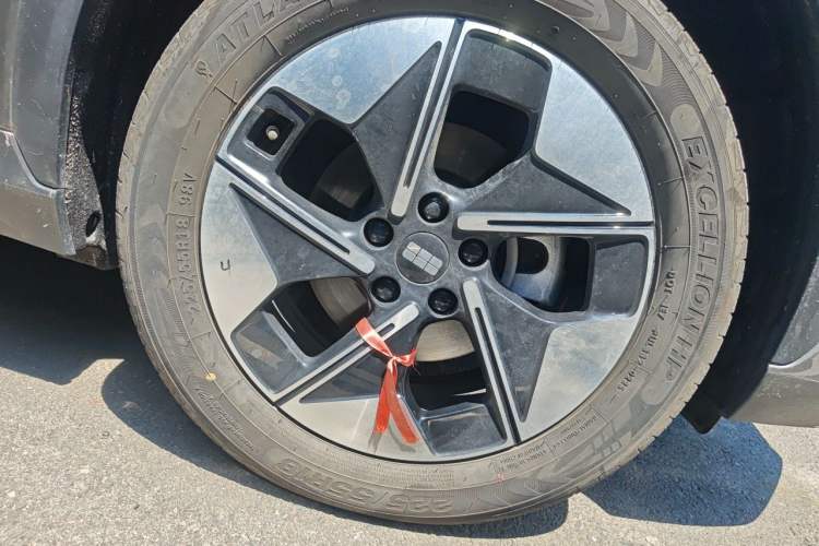 Used Geely Galaxy E5 2024 530 km Exploration+ Version Right Front Wheel Hub