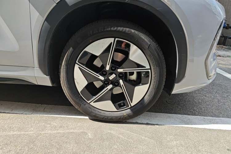 Used Geely Galaxy E5 2024 440km Exploration Version Right Front Wheel Hub