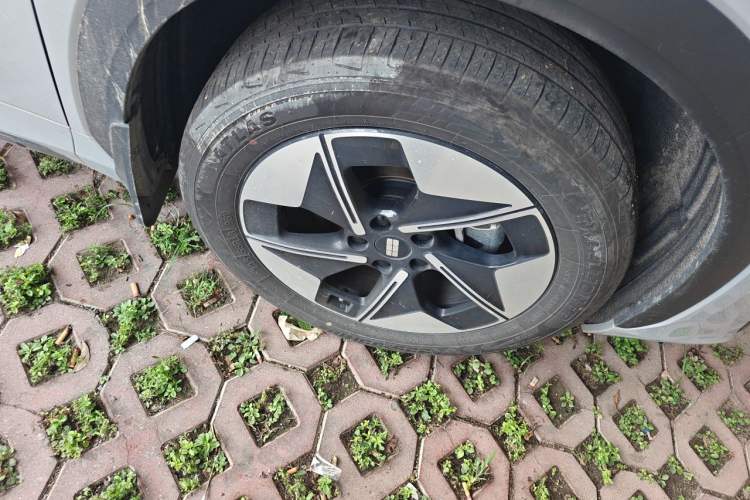 Used Geely Galaxy E5 2024 440km Launch Edition Right Front Wheel Hub