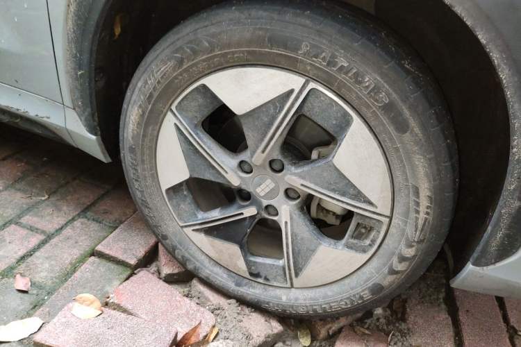Used Geely Galaxy E5 2024 440km Exploration Version Right Front Wheel Hub