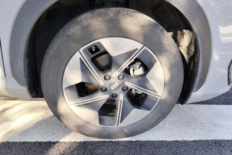 Used Geely Galaxy E5 2024 440km Launch Edition Right Front Wheel Hub