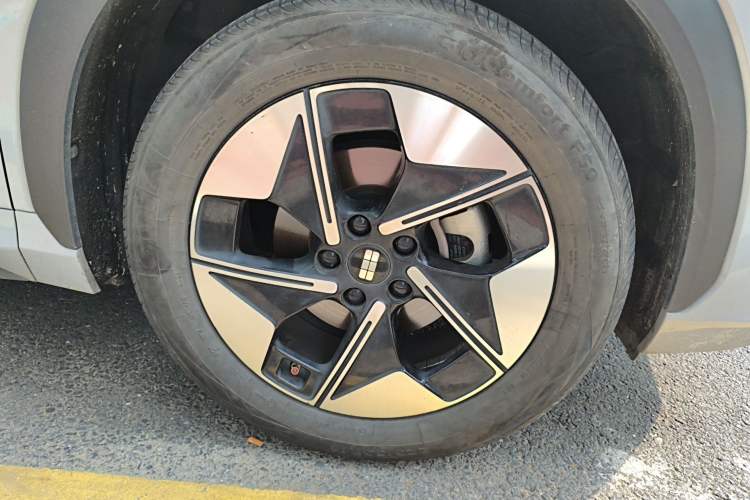 Used Geely Galaxy E5 2024 530 km Exploration+ Version Right Front Wheel Hub