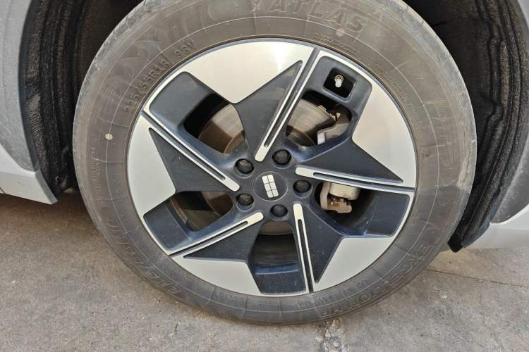 Used Geely Galaxy E5 2024 530 km Exploration+ Version Right Front Wheel Hub
