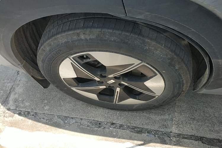 Used Geely Galaxy E5 2024 440km Launch Edition Right Rear Wheel Hub