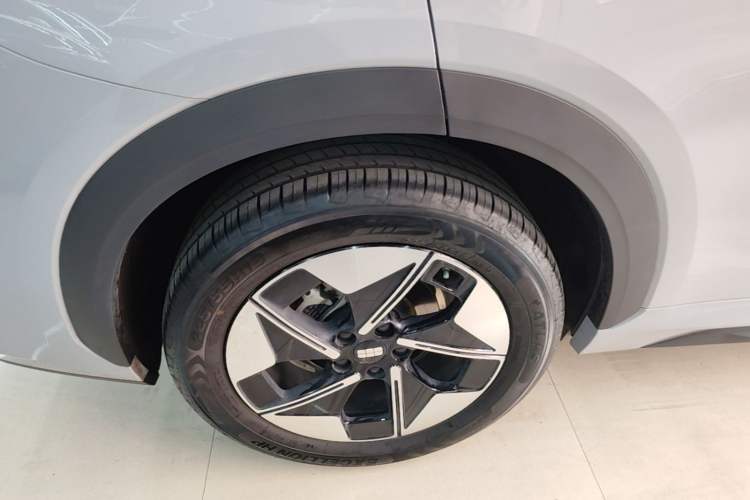 Used Geely Galaxy E5 2024 530 km Exploration+ Version Right Rear Wheel Hub
