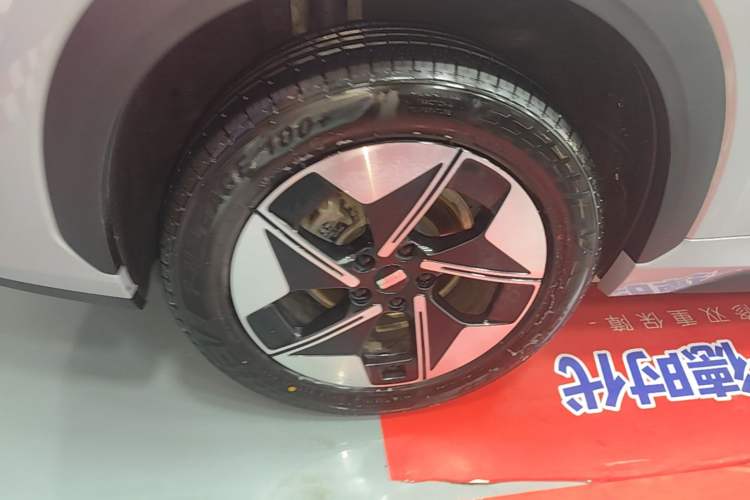 Used Geely Galaxy E5 2024 530km Long-Range Version Right Rear Wheel Hub