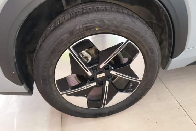 Used Geely Galaxy E5 2024 530km Long-Range Version Right Rear Wheel Hub