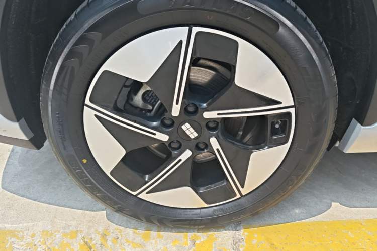 Used Geely Galaxy E5 2024 530 km Exploration+ Version Right Rear Wheel Hub