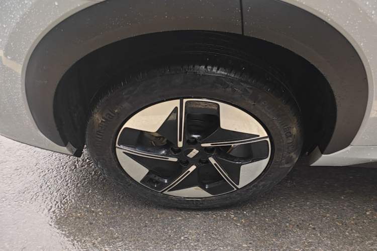 Used Geely Galaxy E5 2024 440km Exploration Version Right Rear Wheel Hub