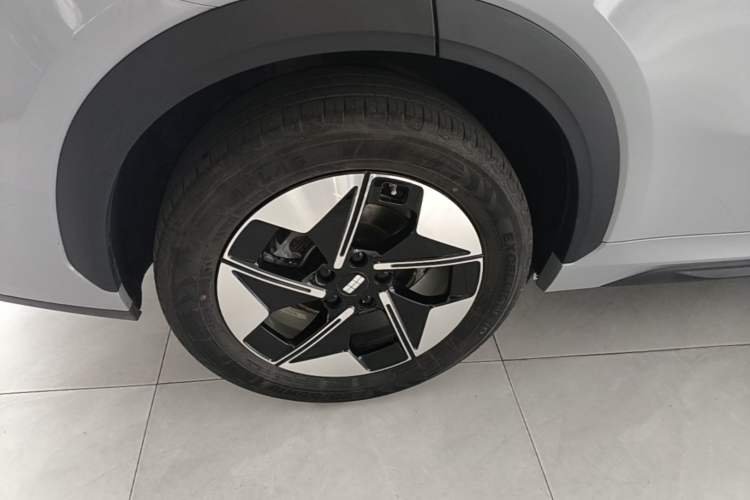 Used Geely Galaxy E5 2024 530 km Exploration+ Version Right Rear Wheel Hub