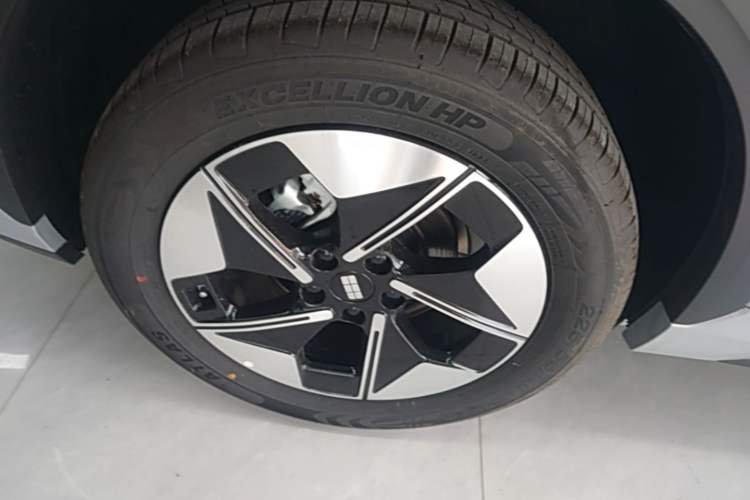 Used Geely Galaxy E5 2024 440km Exploration Version Right Rear Wheel Hub