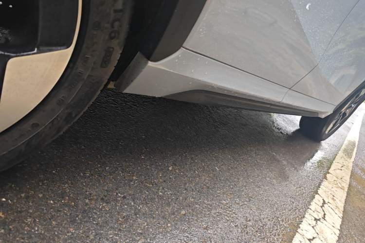 Used Geely Galaxy E5 2024 440km Exploration Version Right Side Sill