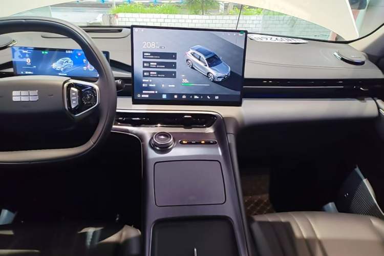 Used Geely Galaxy E5 2024 530 km Exploration+ Version Audio And AC Panel