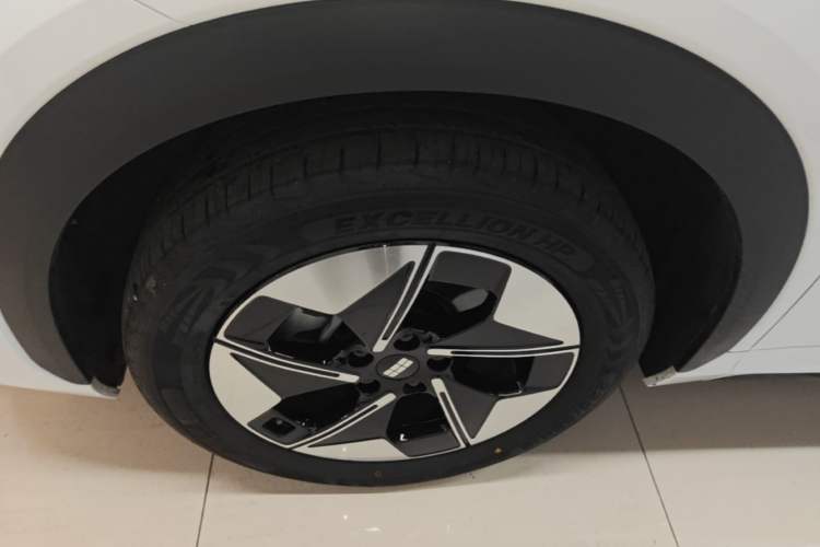 Used Geely Galaxy E5 2024 530 km Exploration+ Version Left Front Wheel Hub