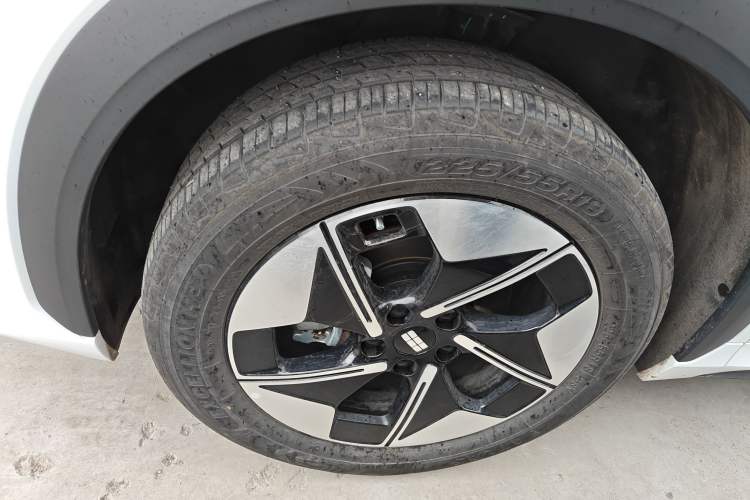 Used Geely Galaxy E5 2024 440km Launch Edition Left Front Wheel Hub