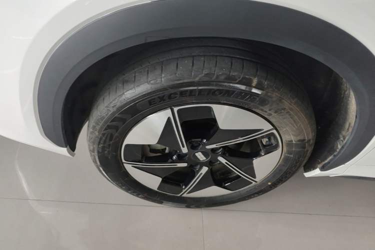 Used Geely Galaxy E5 2024 530km Long-Range Version Left Front Wheel Hub