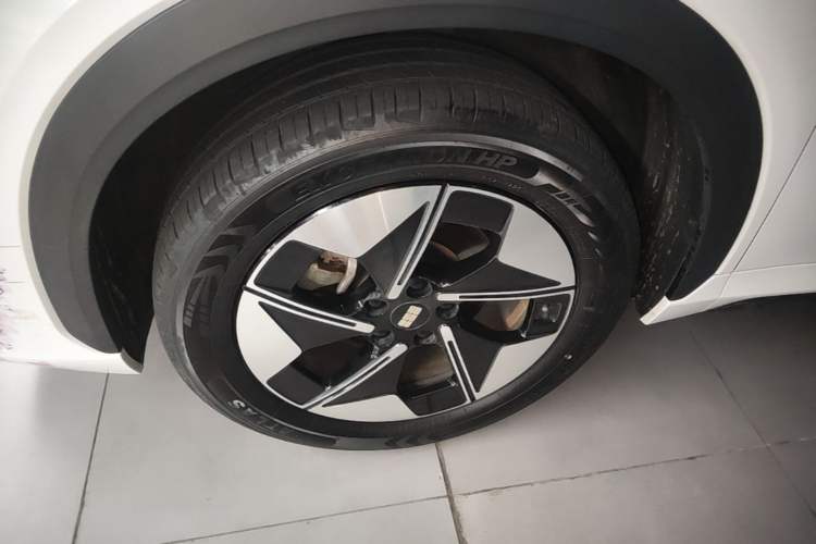 Used Geely Galaxy E5 2024 530km Long-Range Version Left Front Wheel Hub
